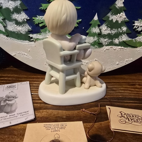 Precious Moments statue, #524077 "Baby's First Meal", 5 1/2" N/B 1990 - Picture 3 of 3